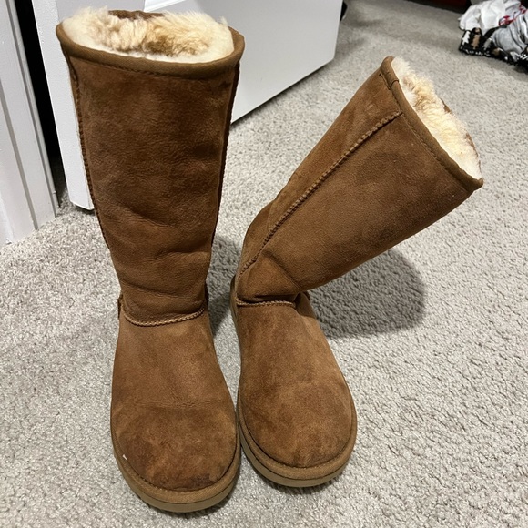 Women’s chestnut Uggs Size 7 - Picture 1 of 3